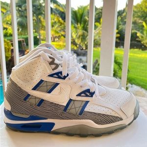 Nike Air size 10 no box light wear and tear must go!